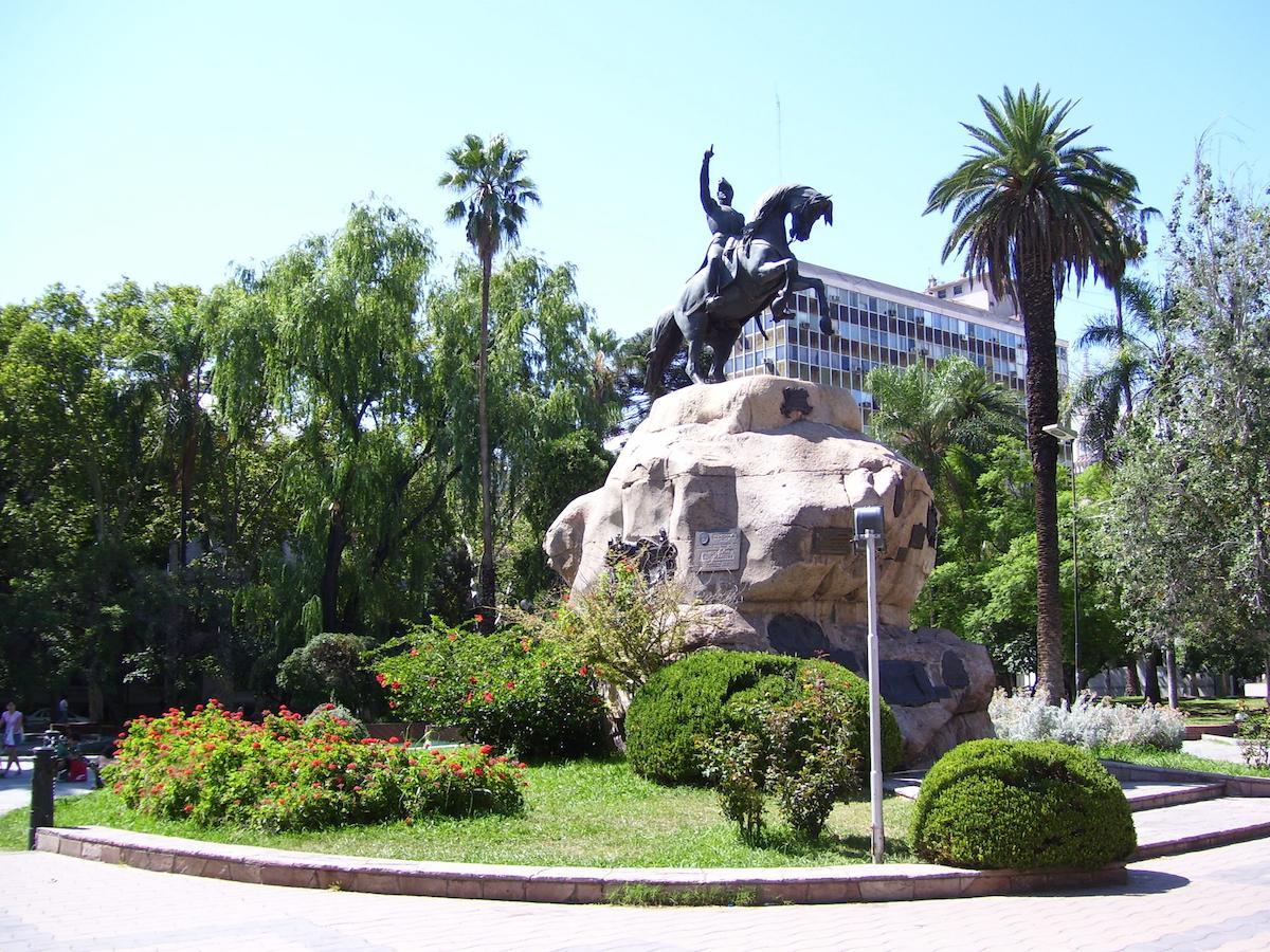 Hotel Zamora Mendoza Bagian luar foto